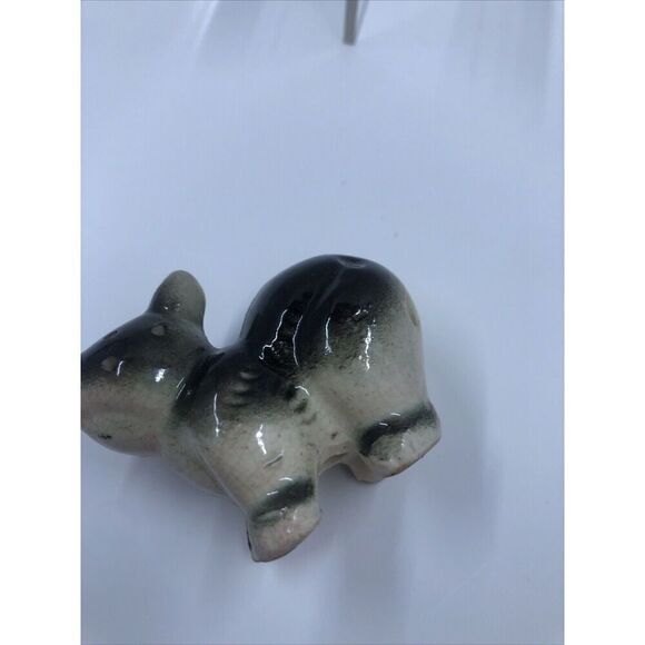 Two Vintage Miniature Porcelain  Cats  1 And 1/2” Tall Salt And Pepper Shakers - Picture 11 of 12